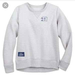 Brand new 2018 Disney parks Disneyland sweater!